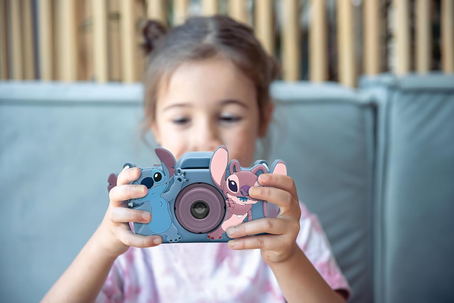 Lexibook, Disney Stitch, 4-in-1 Kamera für Kinder mit Schutz, Foto-, Video-, MP3- und Spielfunktionen, 15 Rahmen zur Personalisierung Ihrer Fotos, 8 GB Speicherkarte enthalten, DJ078D