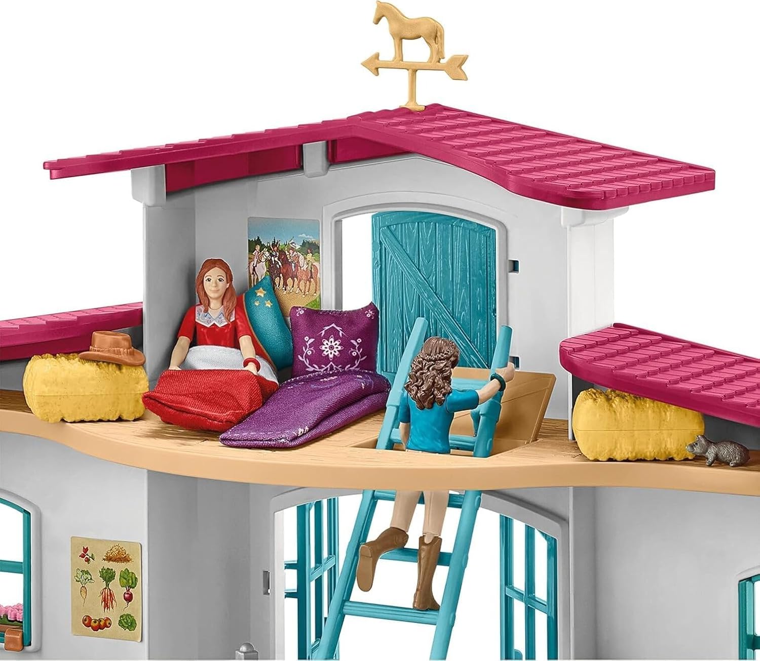 Schleich Horse Club | Reiterhof 42567 | Pferdestall mit Hannah, Lisa, 3 Pferden, Pferdeboxen und viel Zubehör | Geschenk für Mädchen & Jungen | Kinder Pferde Spielzeug ab 5 Jahren Set aus 115 Teilen