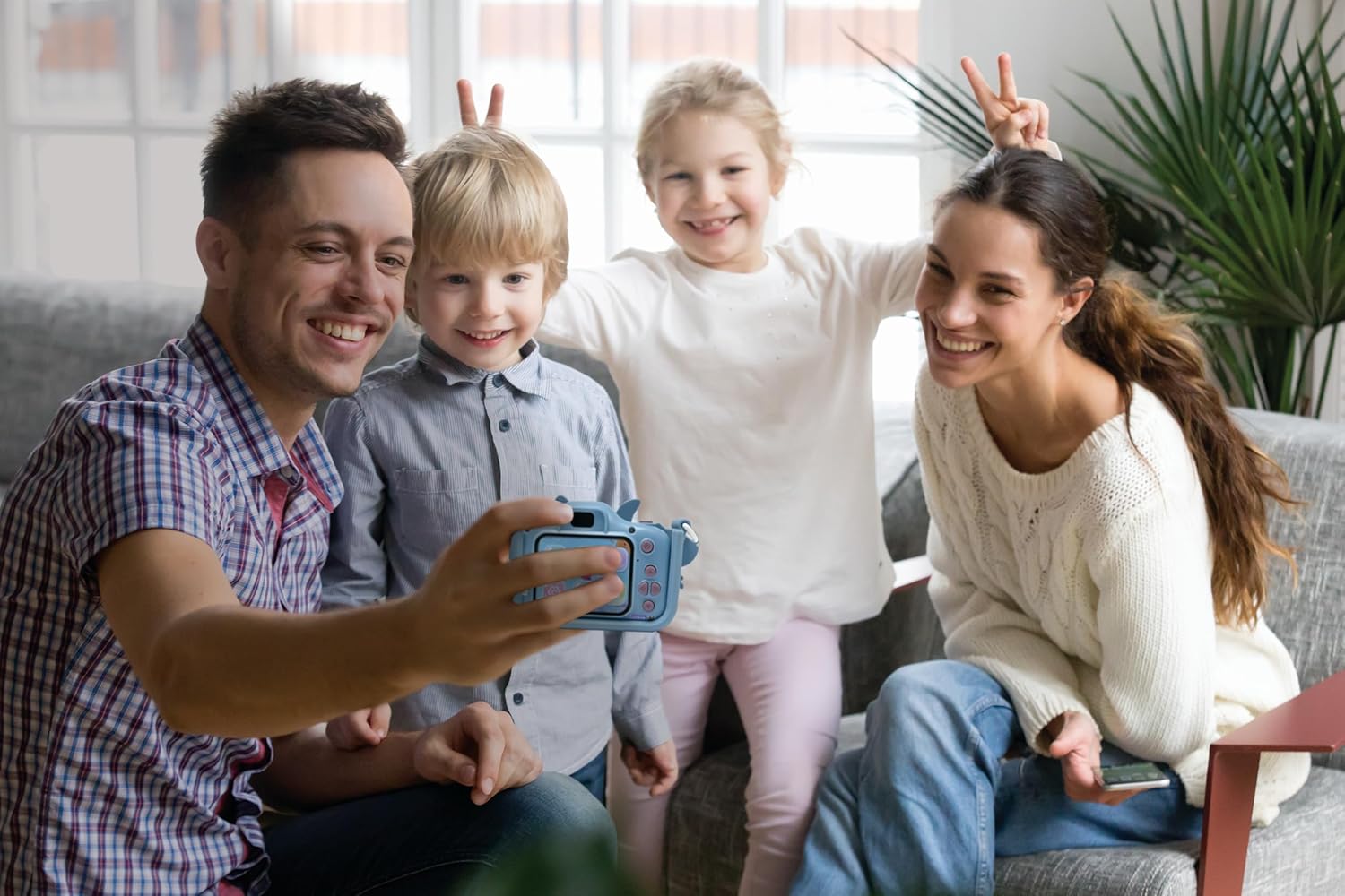 Lexibook, Disney Stitch, 4-in-1 Kamera für Kinder mit Schutz, Foto-, Video-, MP3- und Spielfunktionen, 15 Rahmen zur Personalisierung Ihrer Fotos, 8 GB Speicherkarte enthalten, DJ078D