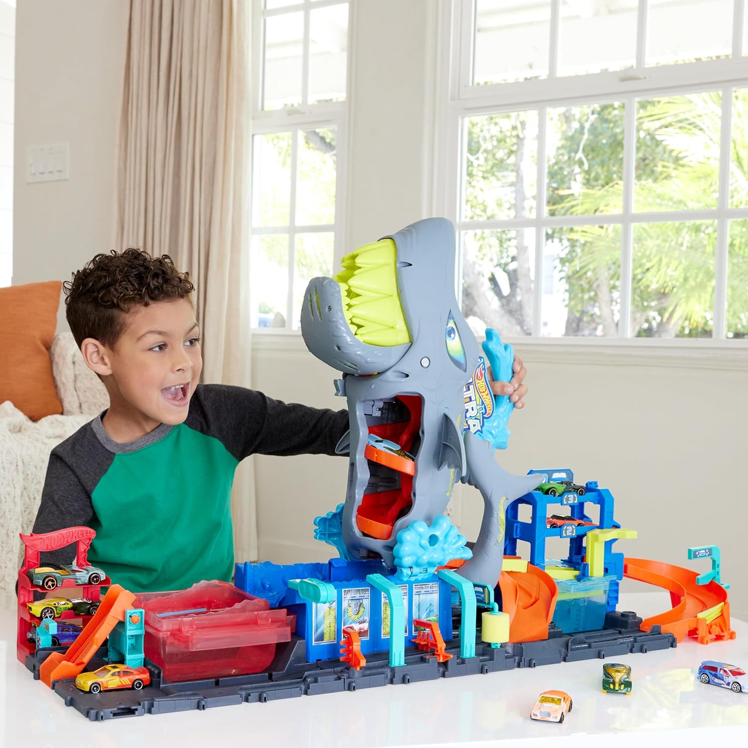 Hot Wheels™ Let's Race Netflix – Ultimative Hai-Autowaschanlage (HTN82)